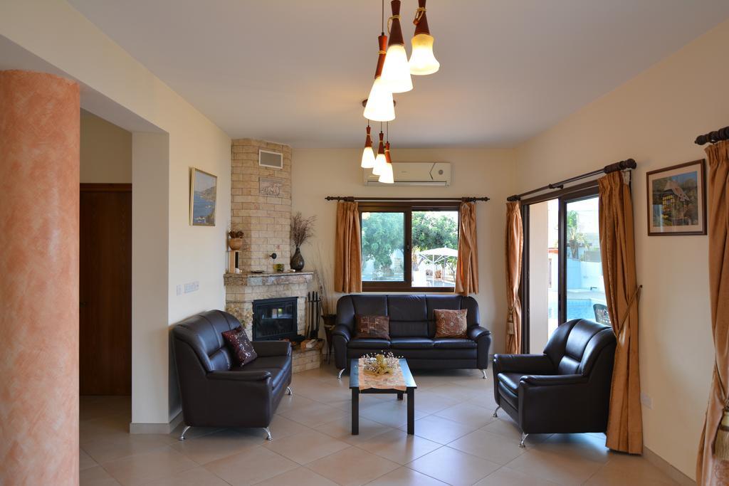 Kalli Villa Pomos Habitación foto